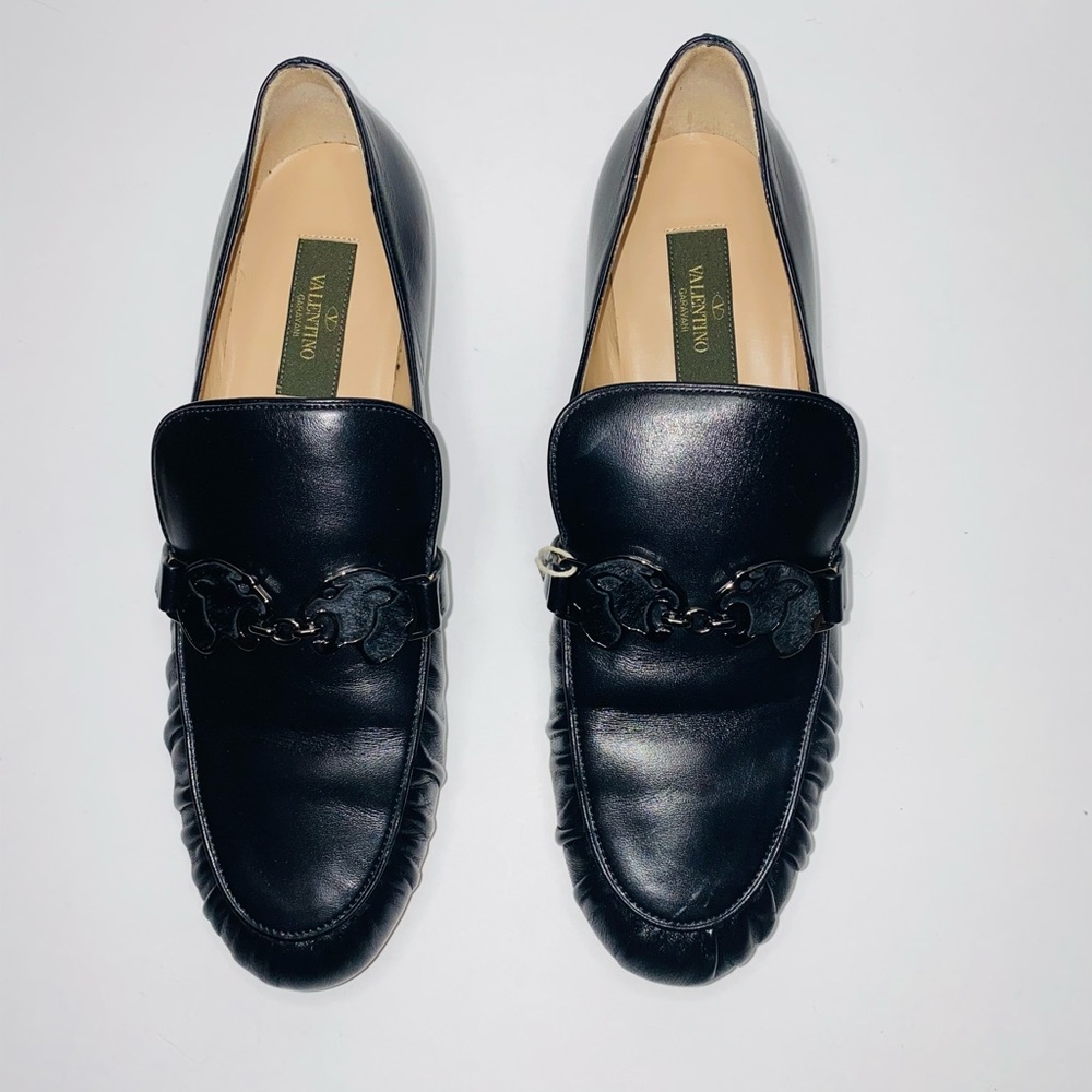 Valentino Garavani Black Flats with Sleek Design